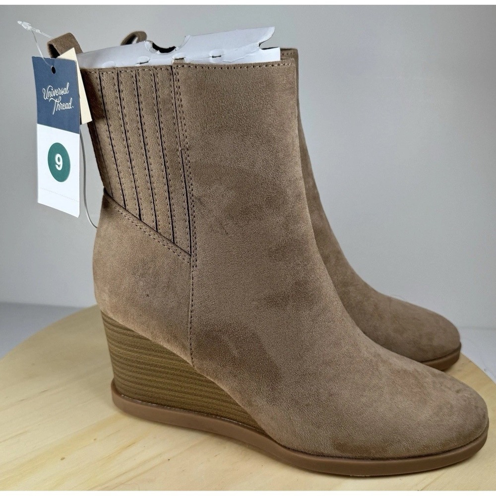 NWT Universal Thread Taupe Suede Wedge Cypress Winter Ankle Boots 9 Memory Foam